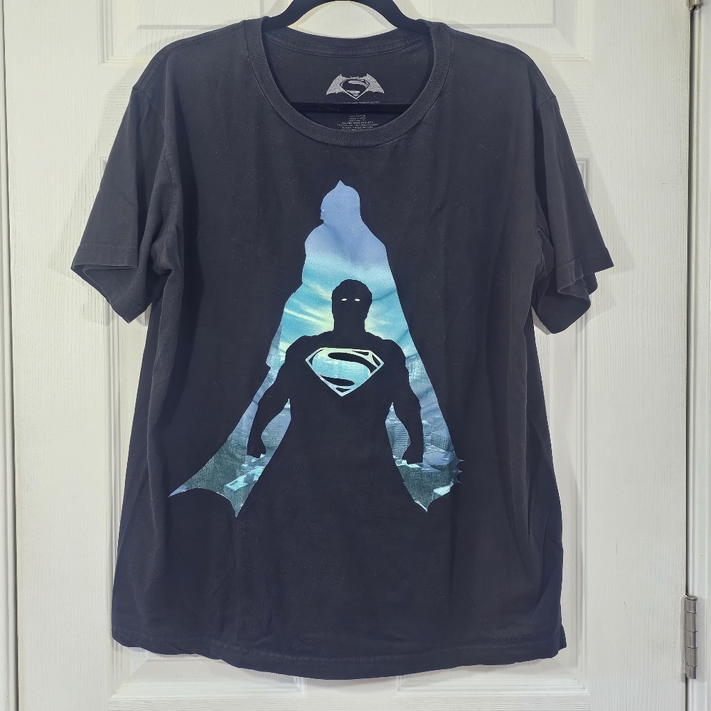 Batman VS Superman Dawn Of Justice Short Sleeve Graphic Tee Shirt Size Large